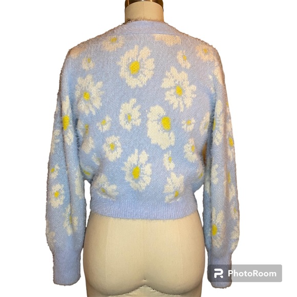 🌼 White Daisy Sweater 🌼 So, so SOFT! - Picture 3 of 8